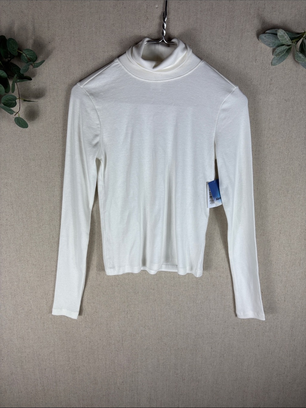 Abound > New with TagsClassic White Turtleneck Long Sleeve Top Medium